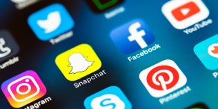 Cum este corect: rețele de socializare sau rețele sociale? Mulți folosesc greșit termenul