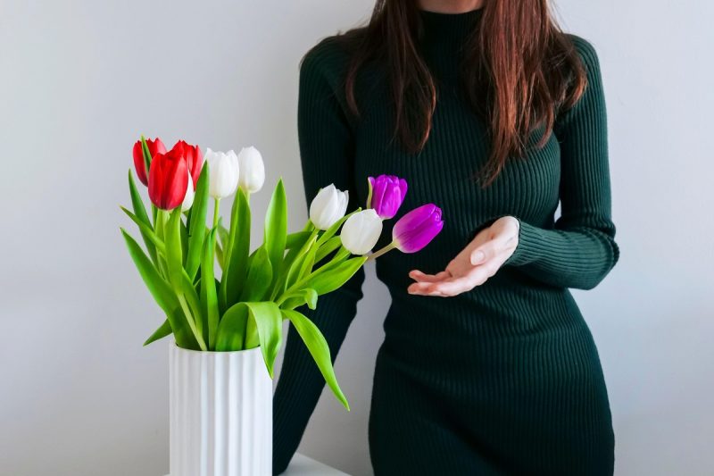 Cum îngrijeşti corect lalelele din vază: aşa rezistă chiar şi o săptămână fără să se ofilească