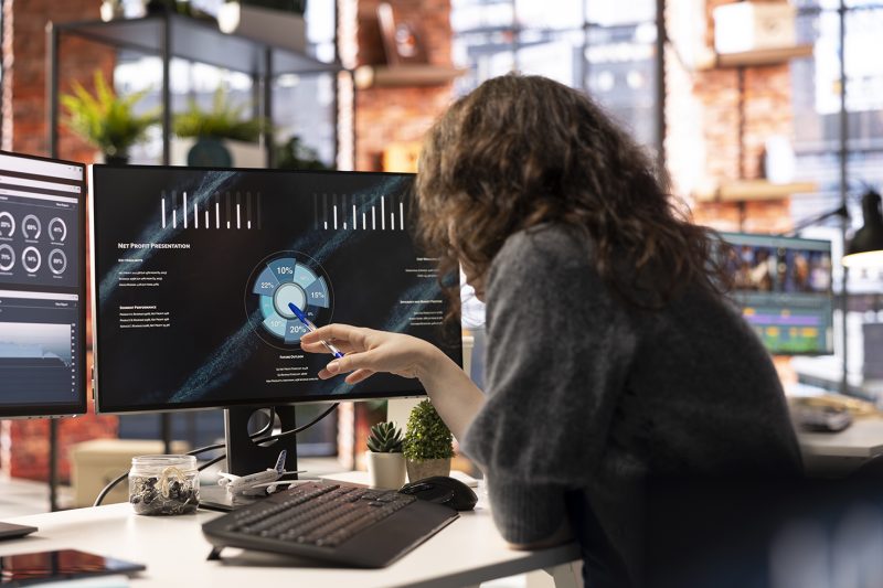 AI-ul devine „copilot” pentru angajați: IMM-urile din România economisesc până la 6 zile de muncă lunar