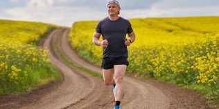 Exercițiile fizice îți schimbă starea de spirit în bine. Molecula care explică de ce sportul poate alunga anxietatea și depresia