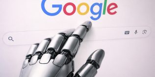 Google schimbă titlurile știrilor din Search cu variante generate de AI și riscă să le denatureze sensul