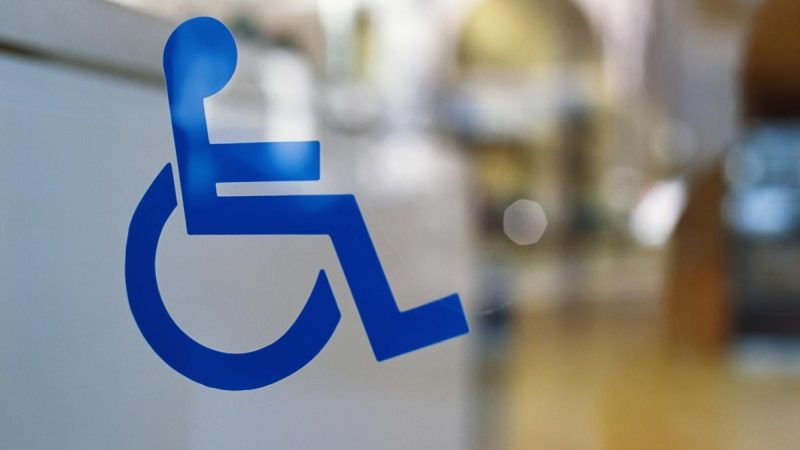 În România, 10.000 de persoane sănătoase ar cumpăra boli fictive. Cum funcționează mecanismul „bolnavilor închipuiți” care primesc pensii de handicap