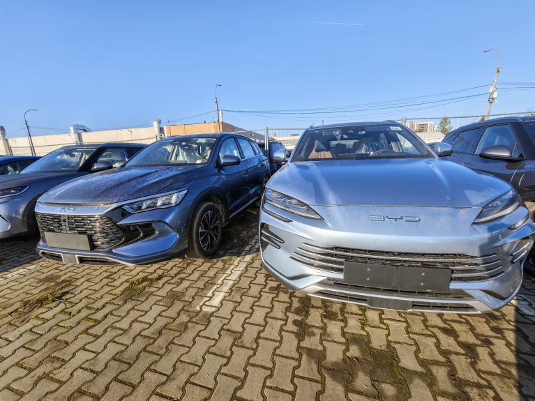 Furnizorii auto, forțați să se reinventeze: cum schimbă electrificarea și criza costurilor industria componentelor