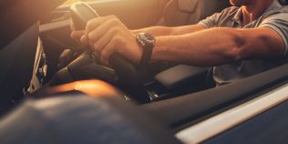 La ce viteză consumă cel mai puțin o mașină. Cât carburant economisești dacă reduci viteza cu 10 km/h