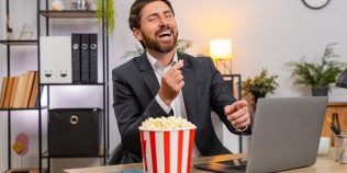 Locuri de muncă liniștite, ideale dacă vrei să lucrezi și după pensionare. 8 joburi ușoare și bine plătite