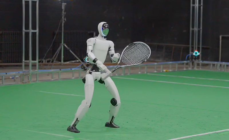 VIDEO: Poate mai bun decât Simona Halep, un robot umanoid joacă tenis cu oameni și reacționează în milisecunde