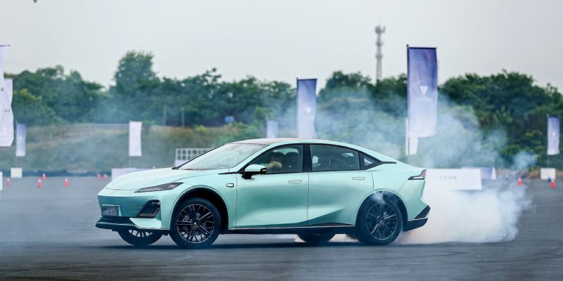 Mașinile electrice cu 1500 de kilometri de autonomie vin tot din China. Elon Musk și Tesla nu mai au nicio șansă în piață