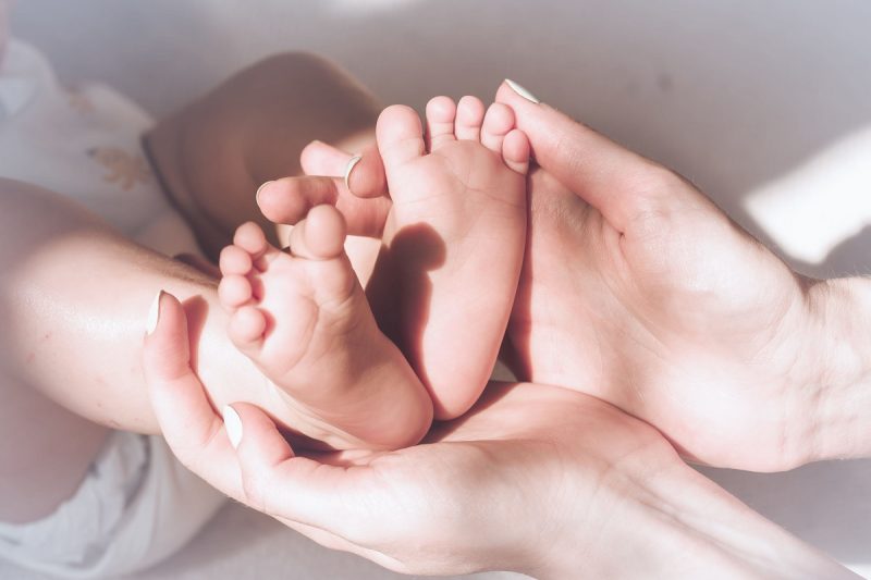 Taxă de 200 de lei într-un spital din România. Noii părinți cer un document special la nașterea bebelușilor, ce informație prezintă