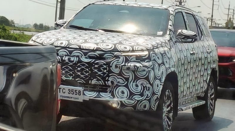 Toyota vrea să facă luxul mai accesibil cu un SUV electric bazat pe Hilux, cea mai bine vândută camionetă din lume