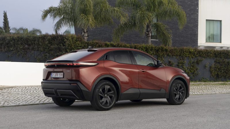 Mașina electrică de la Toyota cu cea mai mare autonomie pe care o poți cumpăra în Europa. Cât de specială este C-HR+