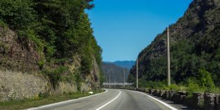 Trafic oprit periodic pe Valea Oltului, timp de 3 luni. Șoferii care merg între Râmnicu Vâlcea și Veștem, afectați