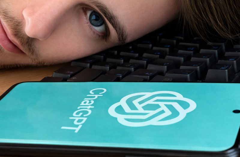 Oamenii câștigă timp lucrând cu AI, dar apoi pierd și mai mult corectând greșelile inteligenței artificiale