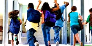 Vacanța de Paște 2026 începe pe 4 aprilie. Câte zile libere au elevii. Pe ce dată revin la cursuri