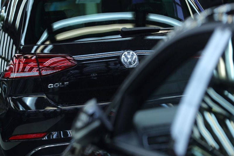 Volkswagen concediază 50.000 de angajați și trădează criza economică iminentă din Germania. Încasările s-au prăbușit cu aproape 50%