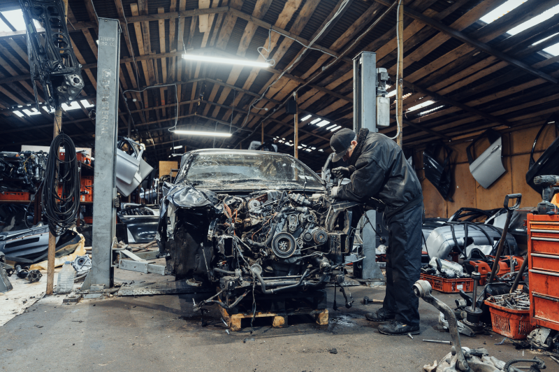 Recordurile mașinilor rulate din România: de la 22 de proprietari la o reducere a kilometrajului de 327.000 km