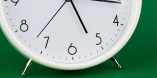 Ce înseamnă cu adevărat „sfertul academic”? Expresia folosită greșit de mulți români