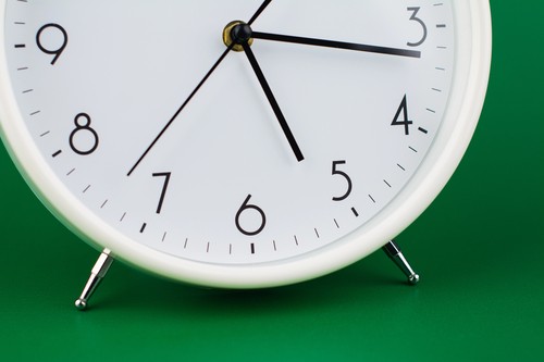 Ce înseamnă cu adevărat „sfertul academic”? Expresia folosită greșit de mulți români