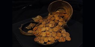 Monede din timpul Revoluției Rusești, descoperite sub podeaua unei case vechi: valoarea depășește 500.000 de dolari