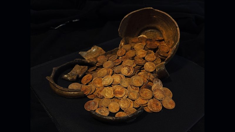 Monede din timpul Revoluției Rusești, descoperite sub podeaua unei case vechi: valoarea depășește 500.000 de dolari