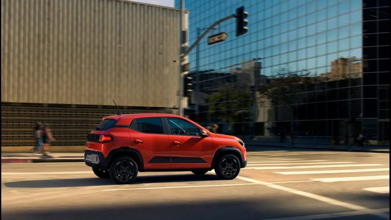 Dacia vs rivalii chinezi: cât de mult se schimbă jocul pe segmentul low cost în 2026