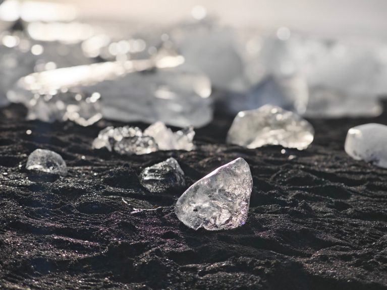 Premieră științifică: cercetătorii chinezi obțin în laborator un diamant mai dur decât cel natural