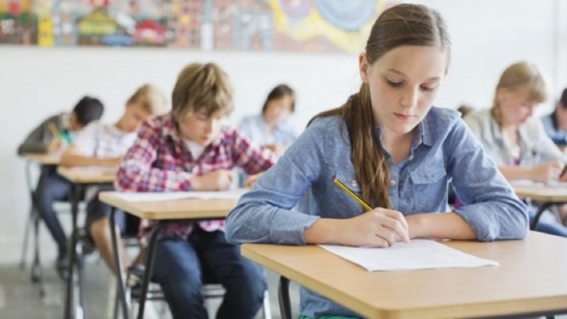 Ar trebui să înceapă școala la ora 9.00 în România? Liderul elevilor explică de ce ideea orelor de la 9.00 nu s-ar potrivi în țara noastră EXCLUSIV