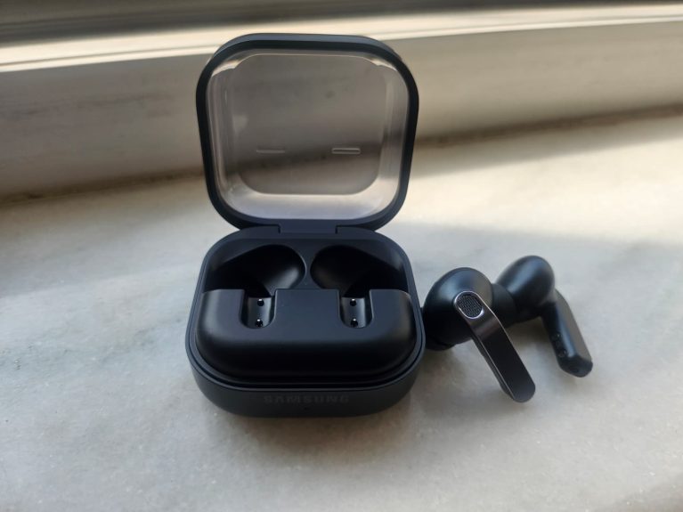 REVIEW Galaxy Buds4 Pro: căștile Samsung care pun accent pe sunet premium, apeluri clare și confort zilnic. Cum au ajuns, surprinzător de repede, partenerul meu de zi cu zi