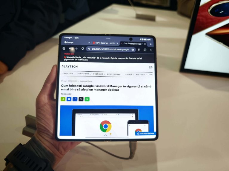 Telefoanele pliabile, viitorul sau doar un experiment cam scump?