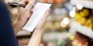 Încă îți scrii lista de cumpărături de mână? Ce spune asta despre tine, este un indiciu clar pentru psihologi