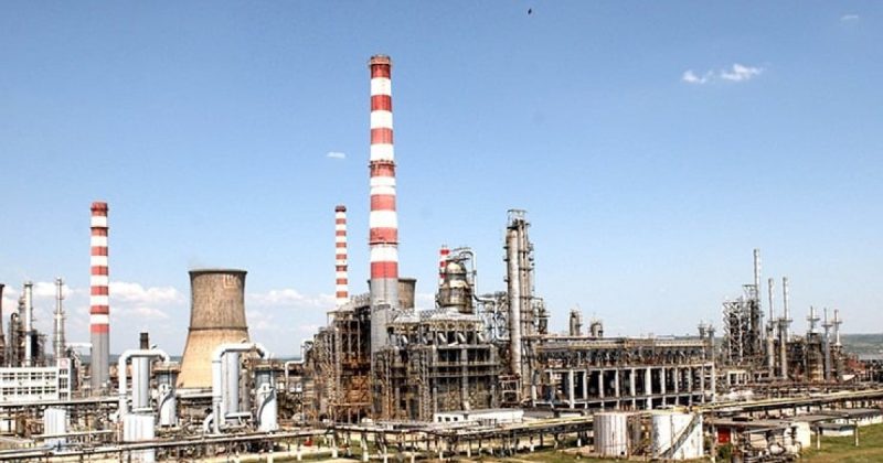 De ce a fost închisă rafinăria Lukoil-Petrotel Ploiești. Guvernul vrea să o redeschidă din cauza crizei carburanţilor