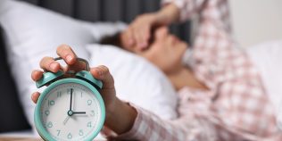 Ora de vară 2026. Când ne vom trezi mai devreme şi cum ne afectează ceasul biologic această schimbare