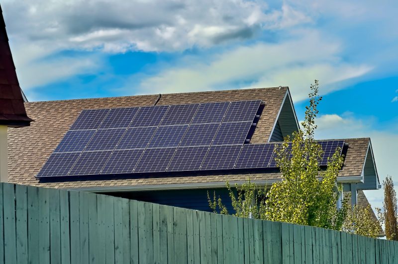 Cât costă montarea de panouri solare în 2026. Ce ajutor mai primeşti de la stat