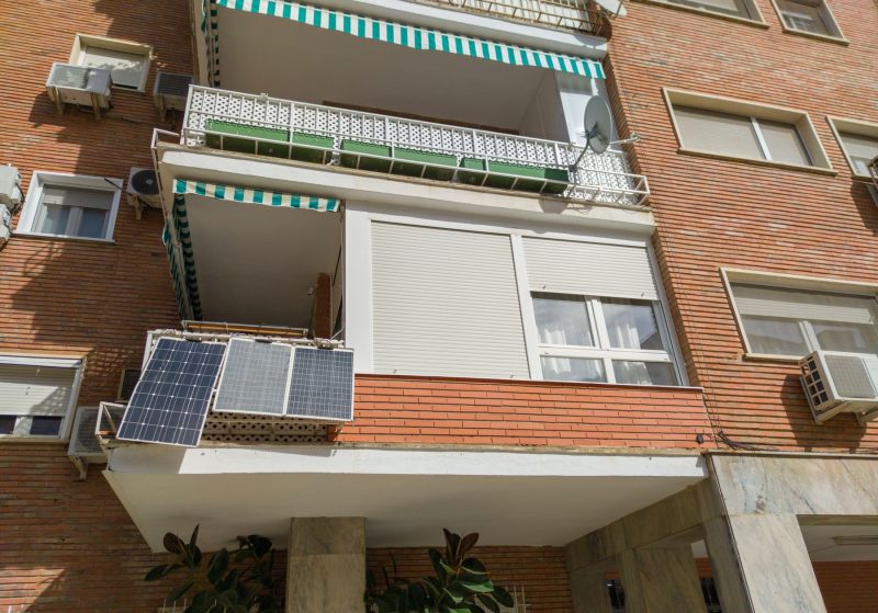 Când poţi monta panouri solare pe balcon: explicaţii oficiale de la ANRE