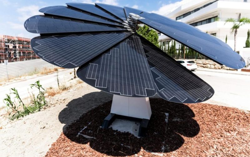 Panourile solare inteligente care se deschid ca o floare și urmăresc soarele toată ziua