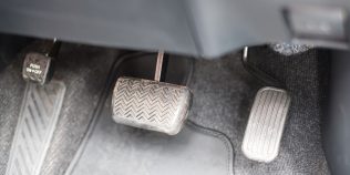 Vibrații la accelerare, nu la viteză constantă: planetare, suporturi motor sau roți, cum delimitezi