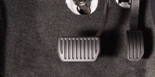 Cutia automată se încălzește în trafic: răcitor, ulei, stil de condus, ce poți preveni singur