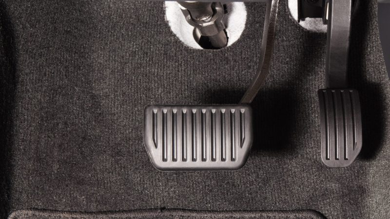 Cutia automată se încălzește în trafic: răcitor, ulei, stil de condus, ce poți preveni singur