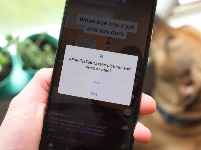 Cum verifici permisiunile aplicațiilor pe Android și cum depistezi accesul abuziv la SMS și contacte