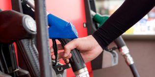 Cât a ajuns să coste motorina vineri dimineață. Scumpiri în lanț la pompă în ultimele zile