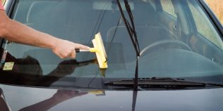 Parbrize sau parbrizuri, care este varianta de plural corectă? Greșeala pe care mulți români o fac fără să știe