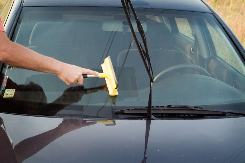 Parbrize sau parbrizuri, care este varianta de plural corectă? Greșeala pe care mulți români o fac fără să știe