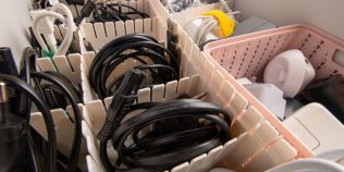 Telefoanele, căştile şi cablurile vechi vor aduce bani românilor. Electronicele din sertare devin adevărate mici comori