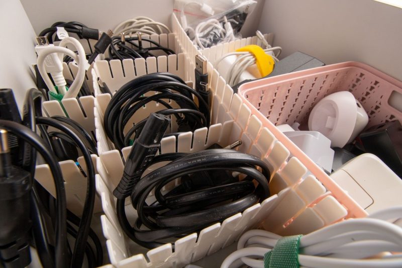 Telefoanele, căştile şi cablurile vechi vor aduce bani românilor. Electronicele din sertare devin adevărate mici comori