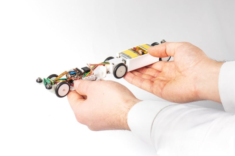 Robotul „șoarece” care intră acolo unde oamenii nu au acces. Cum ajută noua invenție la întreținerea Large Hadron Collider