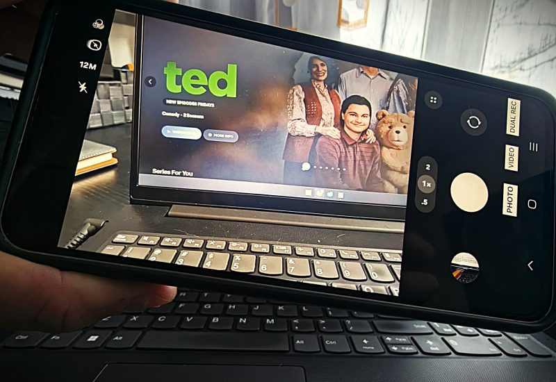 A apărut Ted sezonul 2, direct de la creatorul Family Guy: ursulețul obraznic revine cu episoade noi pe SkyShowtime