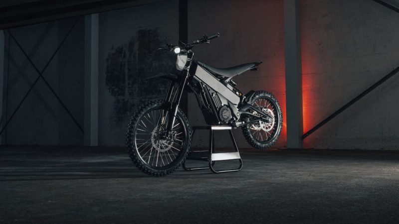 A ajuns în tribunal după ce și-a lăsat copilul să meargă cu motocicleta electrică. Greșelile adolescentului, costisitoare pentru părinți