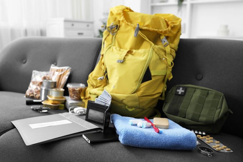 Ce ar trebui să conțină trusa de urgență din casă. Lista obiectelor esențiale în caz de conflict major, potrivit specialiștilor în pregătire pentru dezastre
