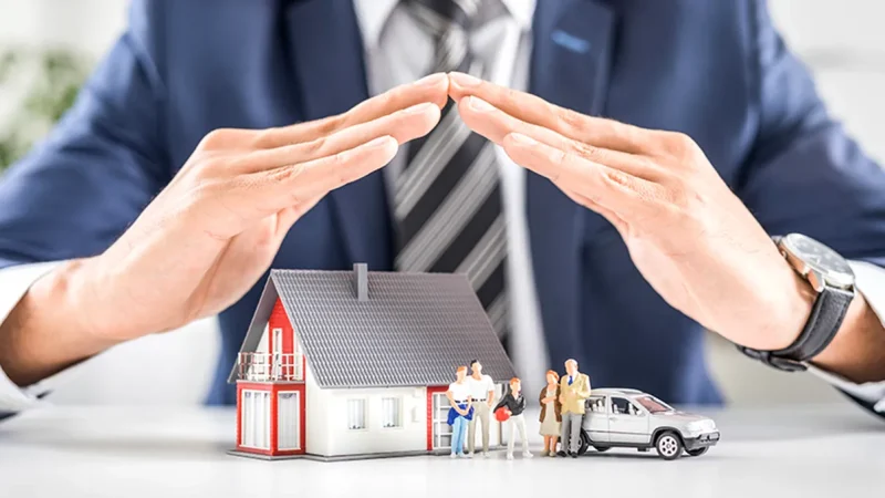 Amenzi pentru românii fără asigurare de locuință. Poliția ar putea face controale acasă, potrivit unui proiect de lege