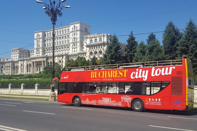 Autobuzele turistice revin în București de la 1 Mai: cât costă un bilet și ce traseu vor avea