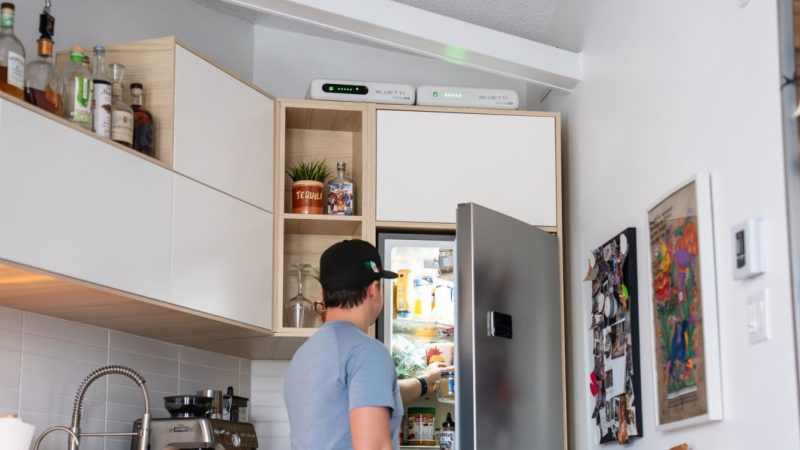 Pană de curent și frigiderul plin? Noua soluție BLUETTI promite să te scape fără instalare complicată